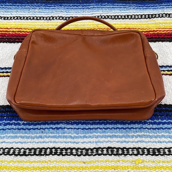 Clare V. Mirabel in Miel - Picture 12 of 16